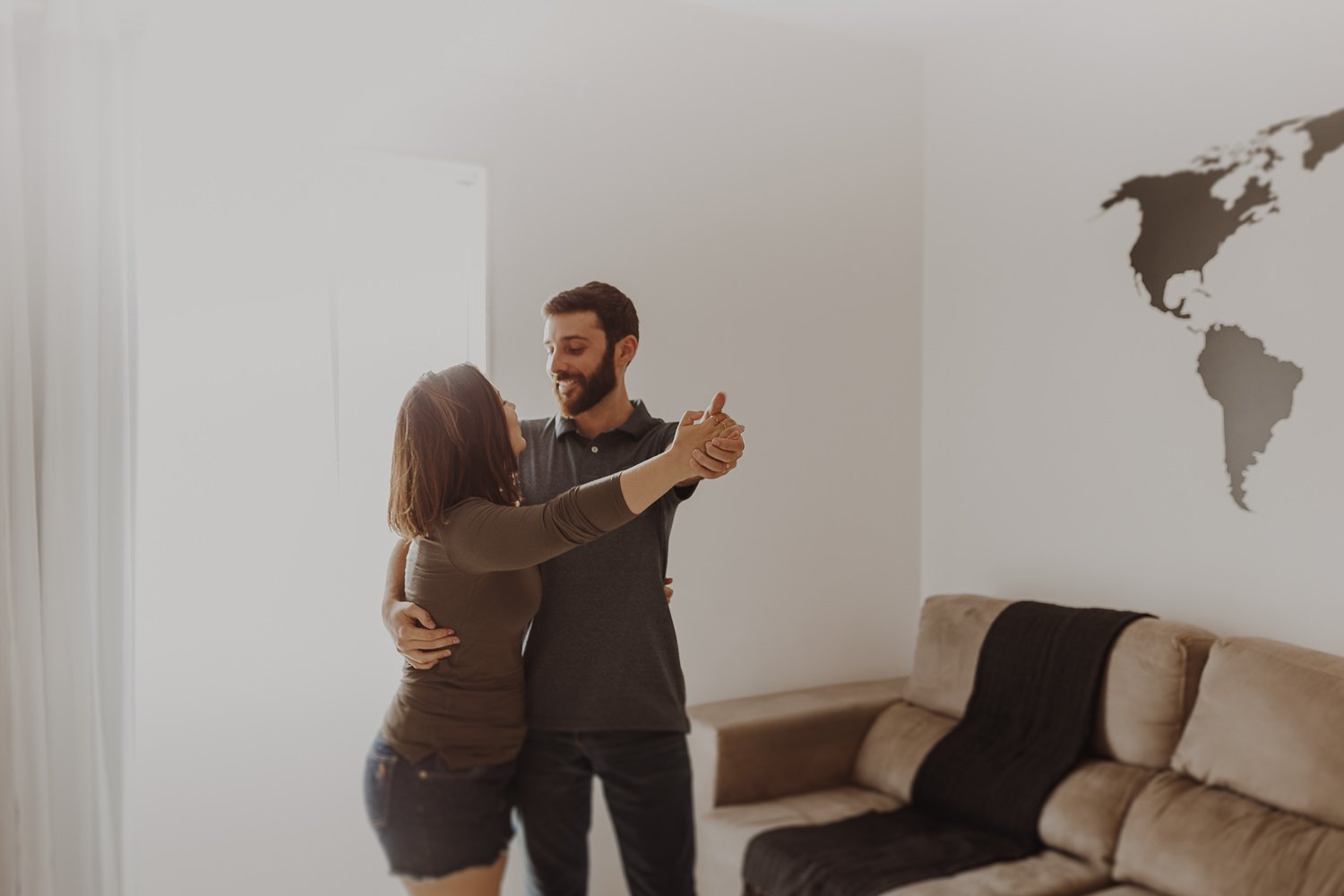 wedding photographer portugal Dancing at home