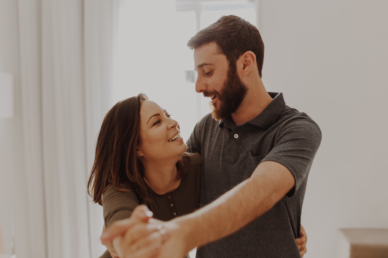 wedding photographer portugal Dancing at home
