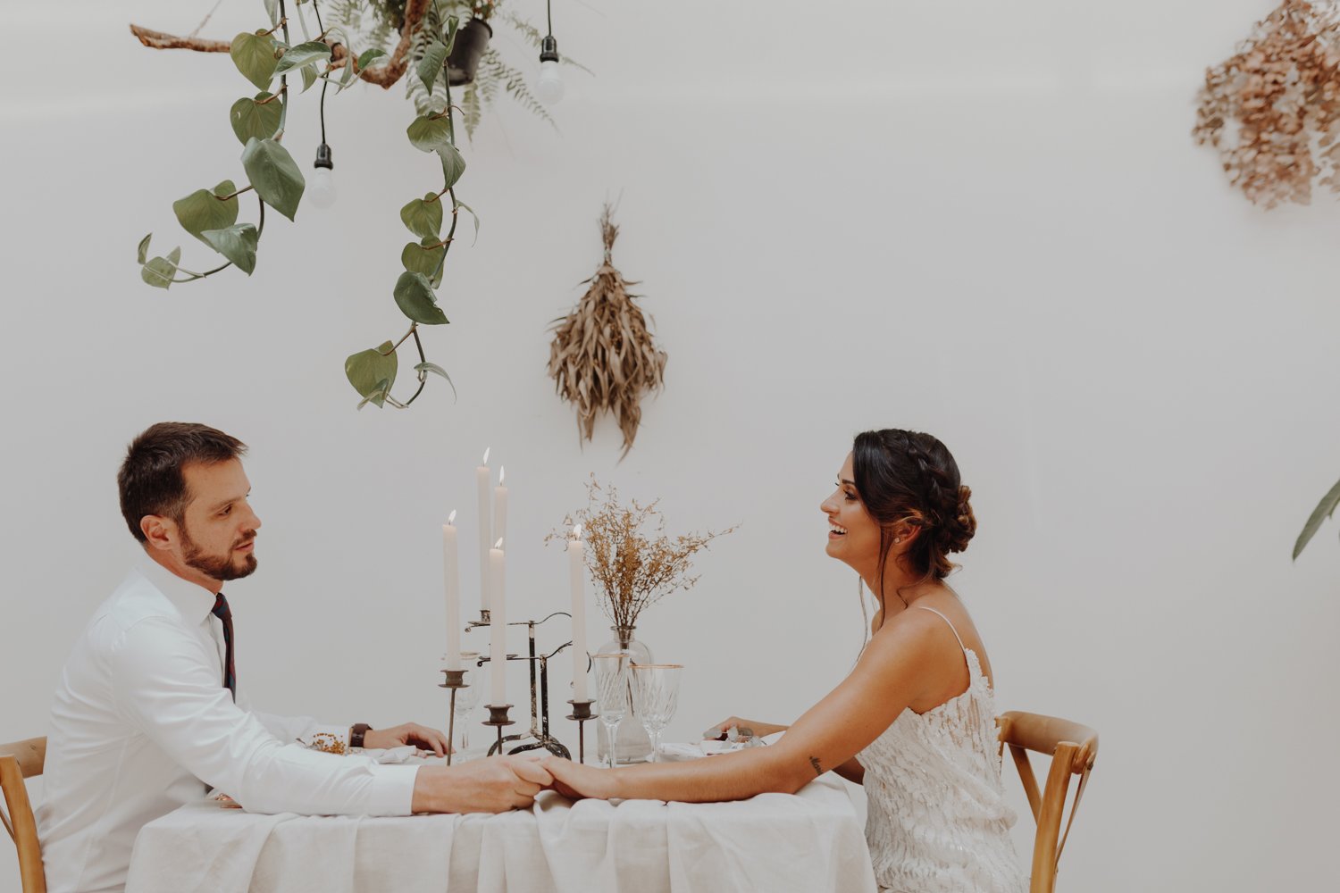 wedding photographer portugal Bride and Groom have dinner