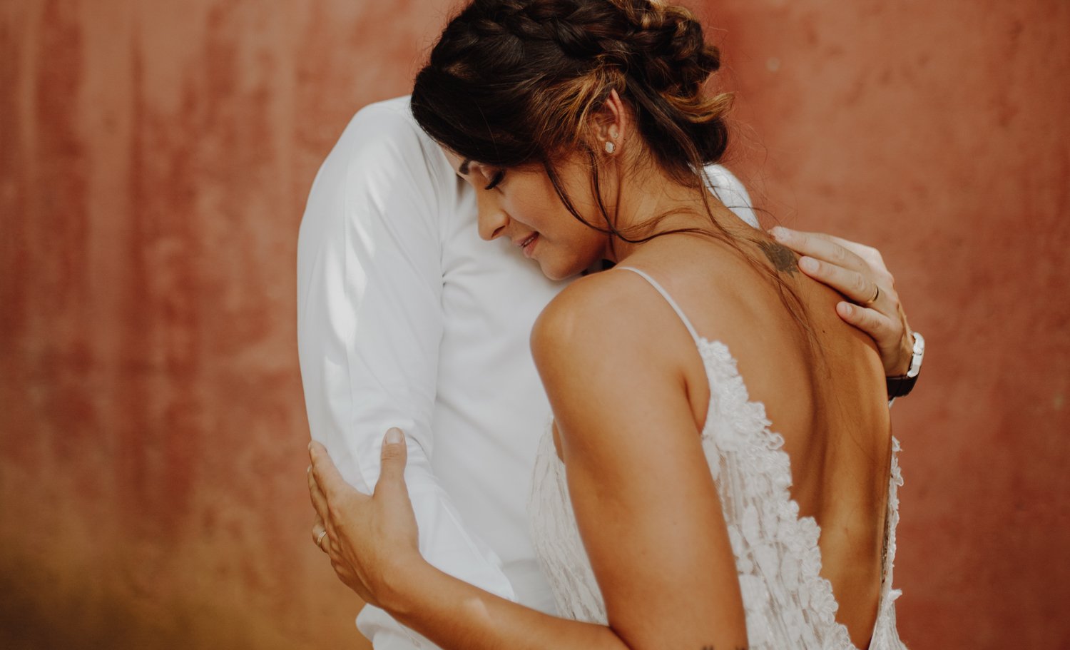 wedding photographer portugal The bride holding the groom