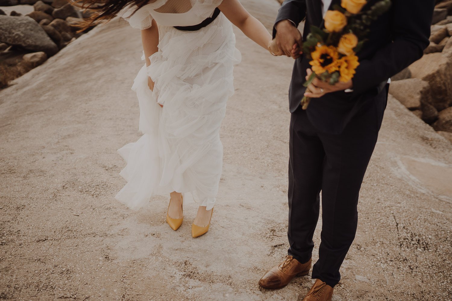 wedding photographer portugal Details of the bride dress and the groom holding the bouquet