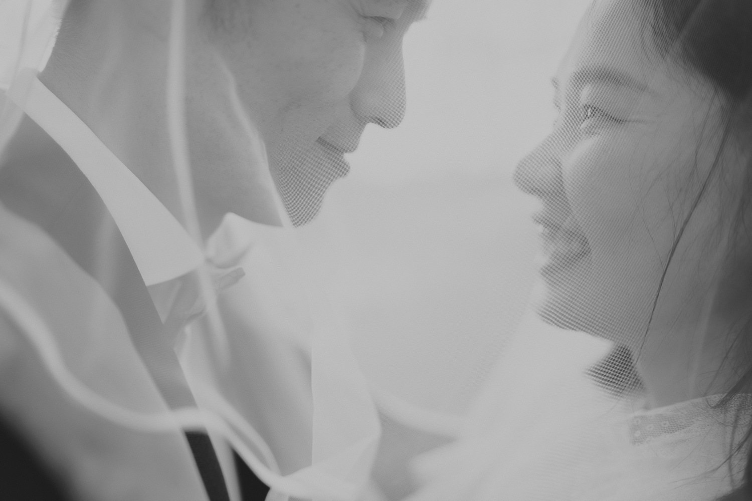 wedding photographer portugal groom and bride looking into the eyes in a Elopement Wedding