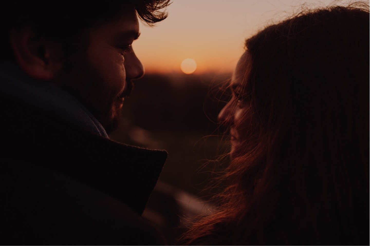 wedding photographer portugal couple in an engagement session