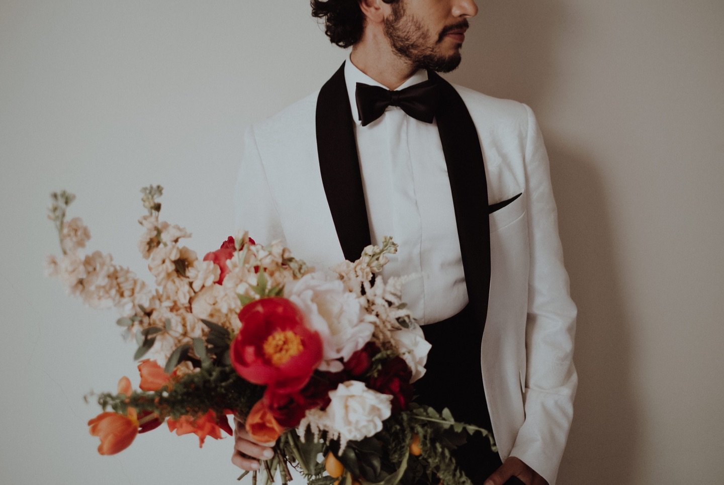 wedding photographer portugal the groom and the bouquet