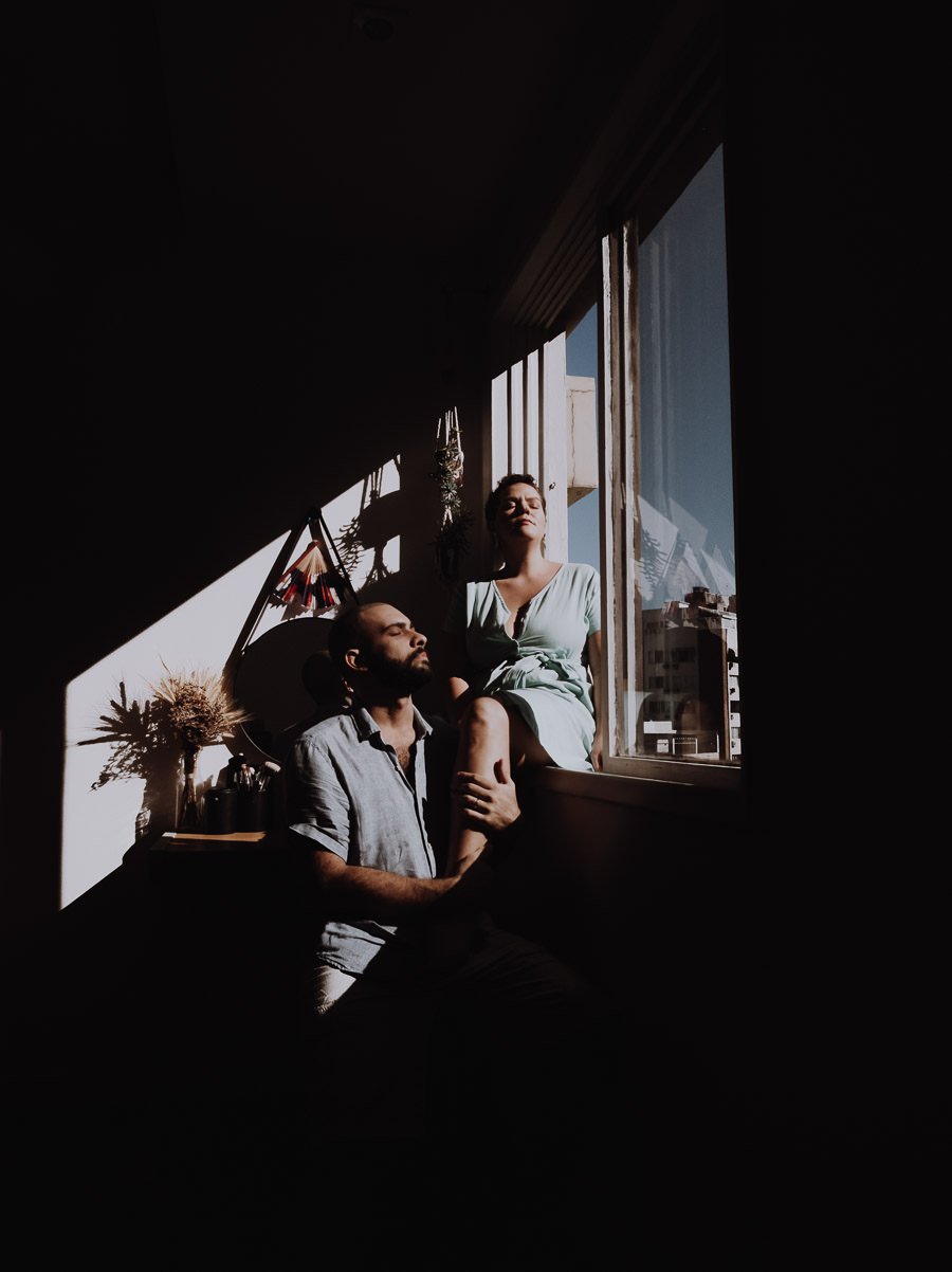 wedding photographer portugal engagement session at home