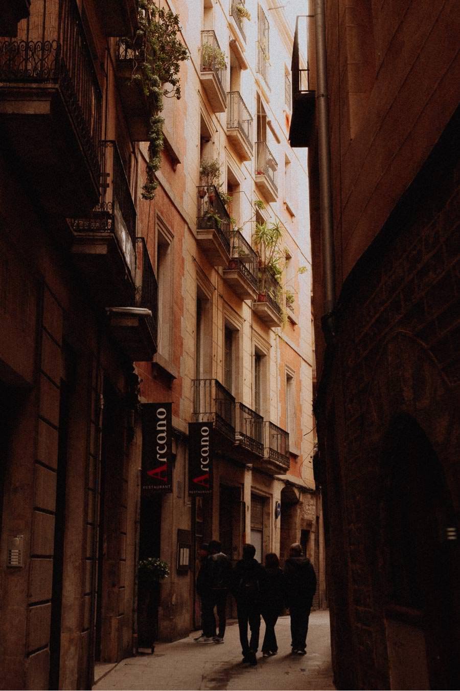 wedding photographer portugal Gothic neighborhood