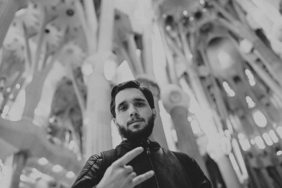 wedding photographer portugal Inside La Sagrada Familia