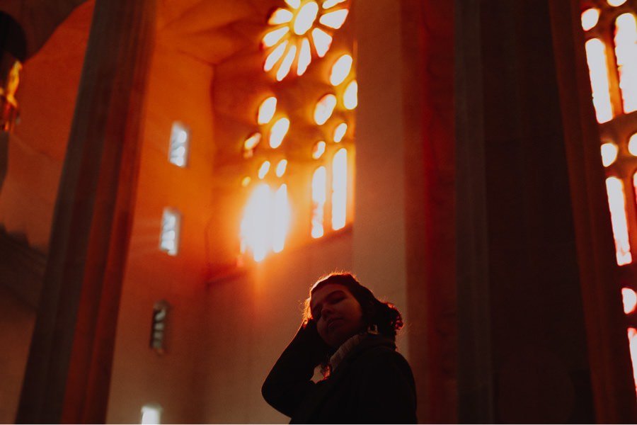 wedding photographer portugal La Sagrada Familia lights