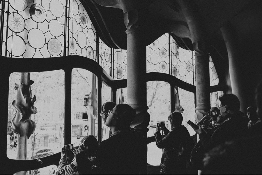 wedding photographer portugal Inside Batllo House